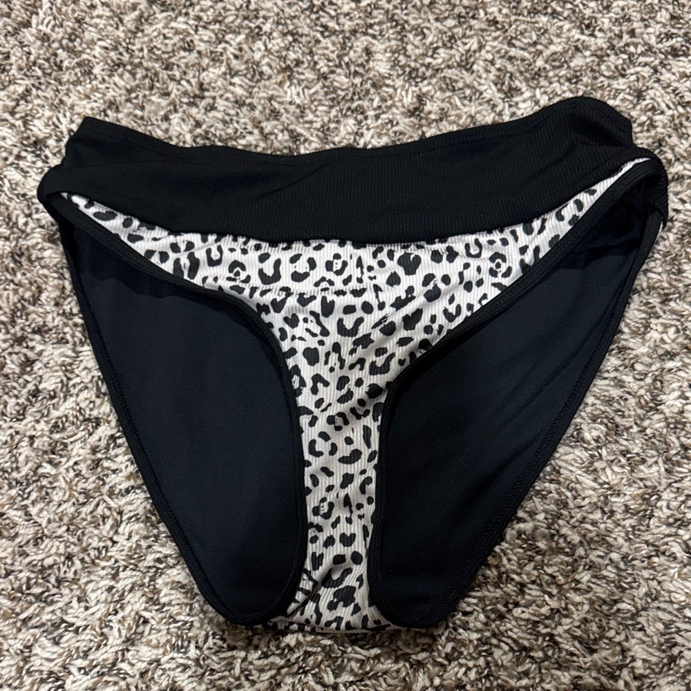 Pink Lily Black & White Leopard-Print Bikini Bottom
